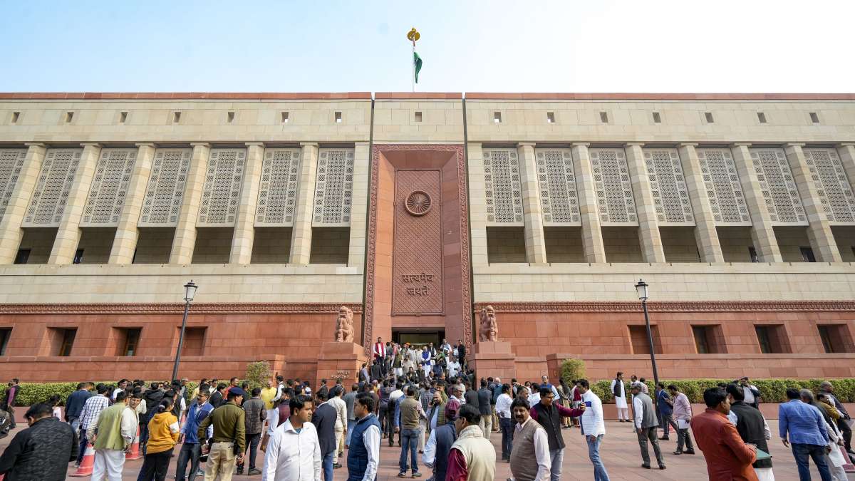 Photo of Parliament Security:  संसद की सुरक्षा में लगी सेंध…एक ही आधार कार्ड 3 लोग…