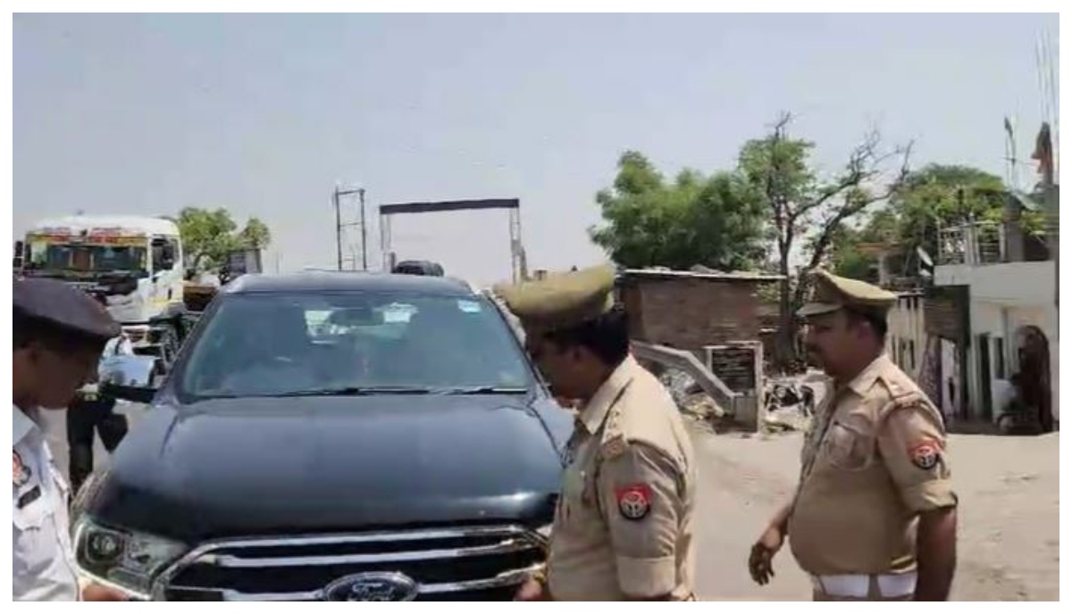 Photo of Sonbhadra: सीएम योगी आदित्यनाथ के निर्देश के बाद वीआईपी कल्चर को लेकर अभियान तेज