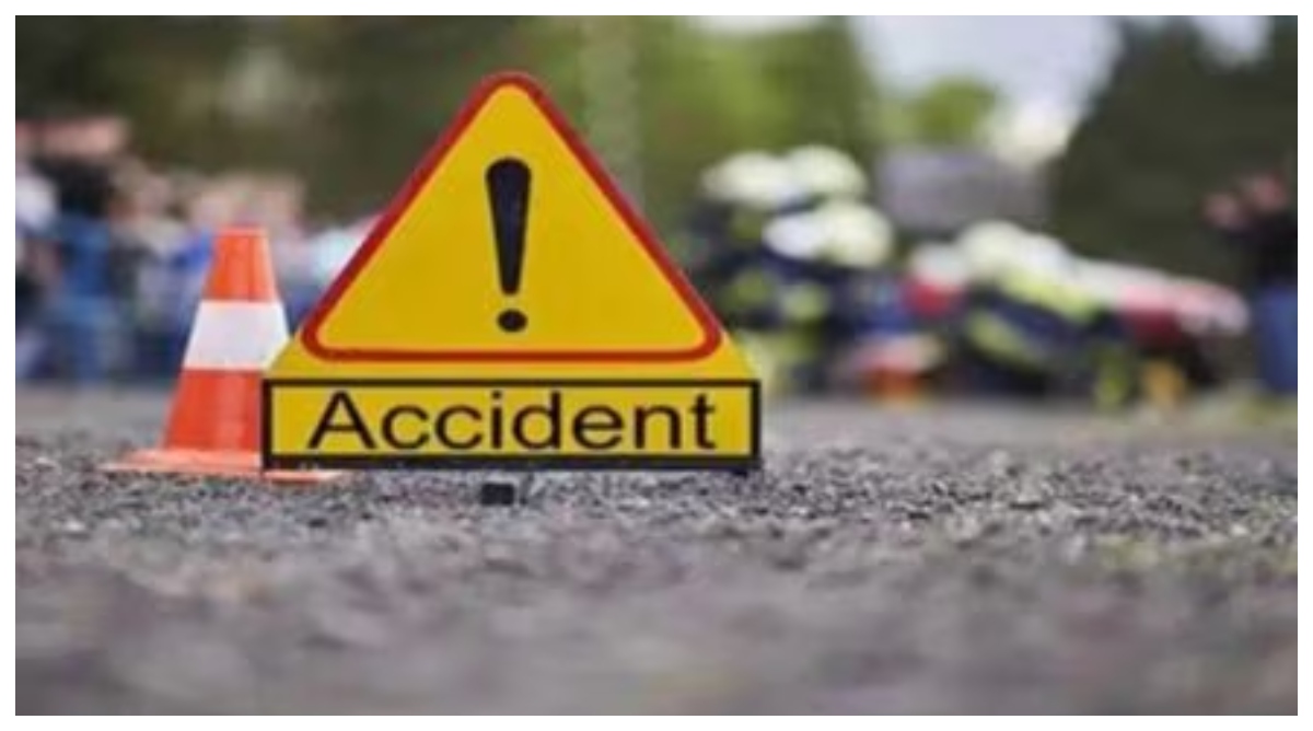 Photo of Agra Accident News: सड़क दुर्घटना में चाचा-भतीजे की मौत, बटेश्वर मंदिर से कांवड़ चढ़ा कर लौट रहे थे मृतक