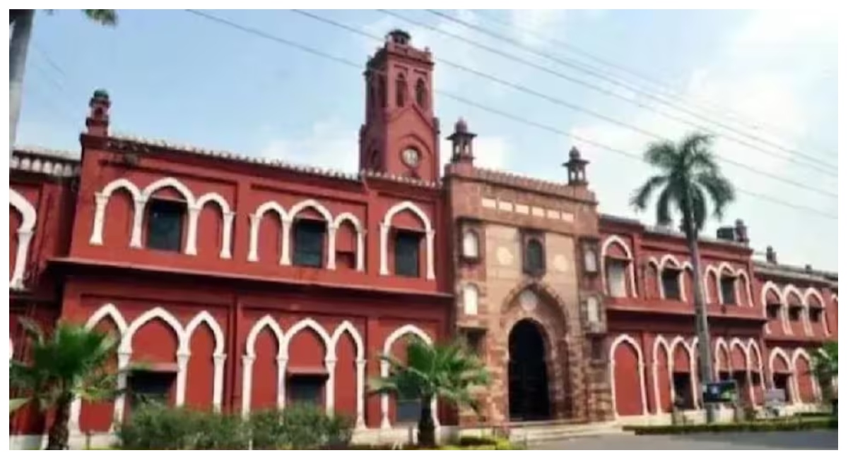 Photo of Aligarh: अलीगढ़ मस्लिम विश्वविद्यालय कैंपस में ताबड़तोड़ फायरिंग, 2 कर्मचारियों को लगी गोली, पकड़े गए हमलावर