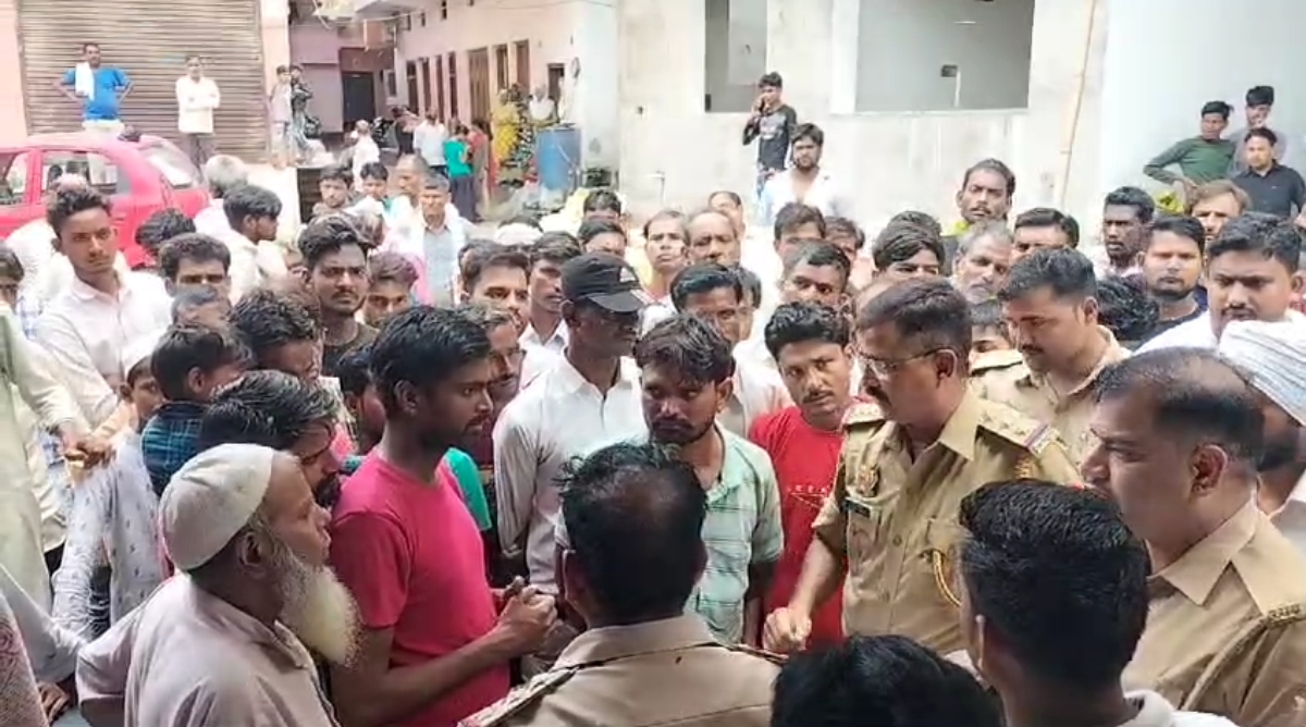 Photo of Allegation : झोलाछाप ने लगा दिया गलत इंजेक्शन, हो गई मासूम की मौत, परिजनों ने किया हंगामा