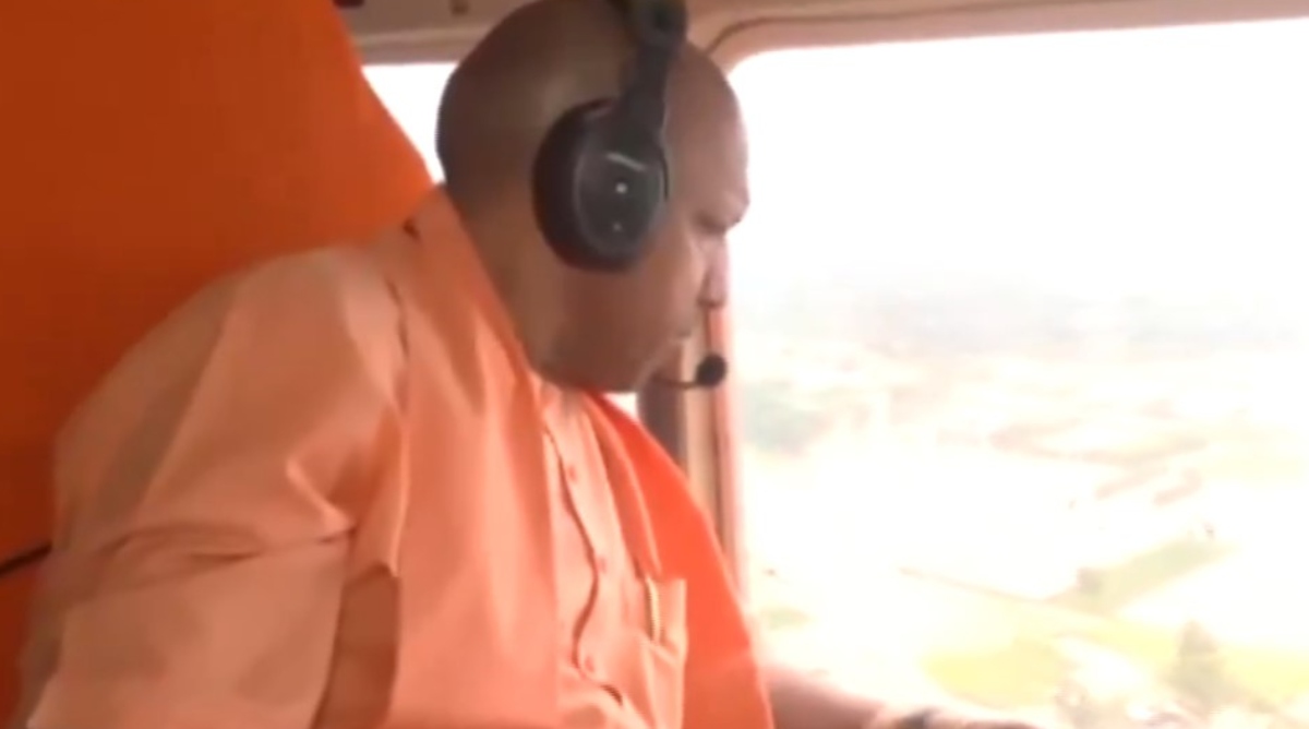 Photo of UP  : CM योगी ने किया बाढ़ प्रभावित क्षेत्रों का हवाई दौरा, बाढ़ पीड़ितों से की मुलाकात