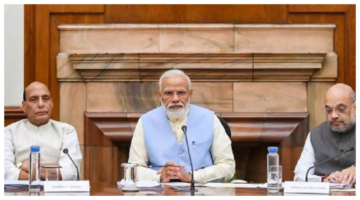 Photo of PM MODI : पीएम आवास पर कैबिनेट की बैठक, आज बीजेपी मुख्यालय भी जाएंगे पीएम मोदी