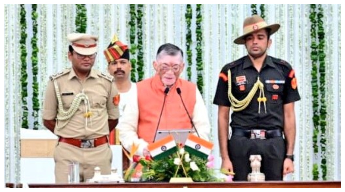 Photo of Jharkhand: संतोष गंगवार ने झारखंड के राज्यपाल पद की ली शपथ, CM हेमंत सोरेन रहे मौजूद