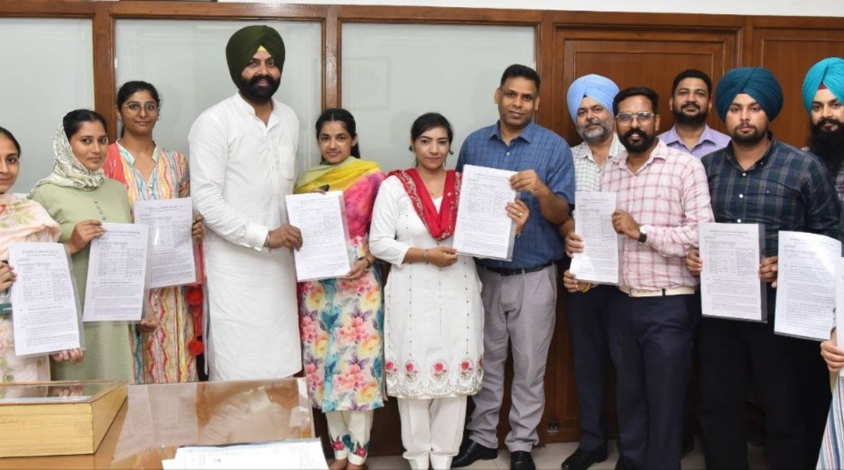 Photo of पंचायत मंत्री लालजीत सिंह भुल्लर ने स्टेनो-टाइपिस्टों को सौंपे नियुक्ति पत्र