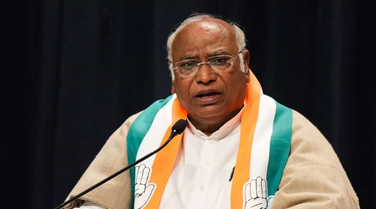 Photo of पिछले 10 वर्षों में आपकी सरकार ने हर दिन ‘संविधान हत्या दिवस’ ही तो मनाया : खड़गे