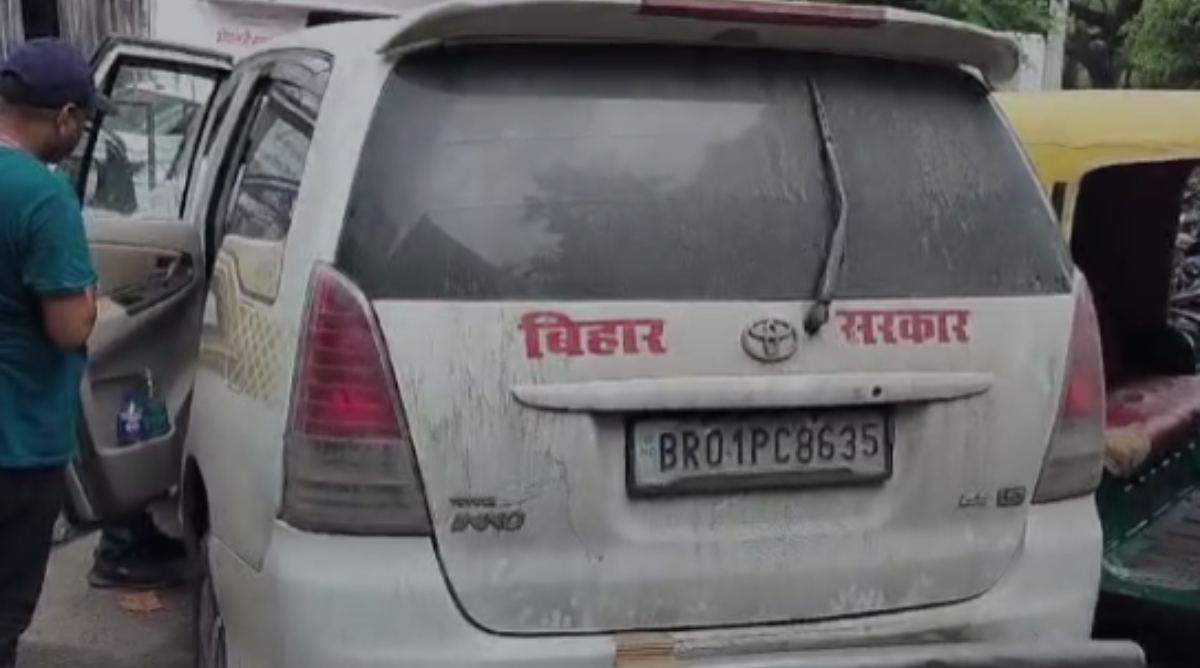 Photo of कार पर लिखा ‘बिहार सरकार’, अंदर तस्करी के लिए ले जाई जा रही थी शराब