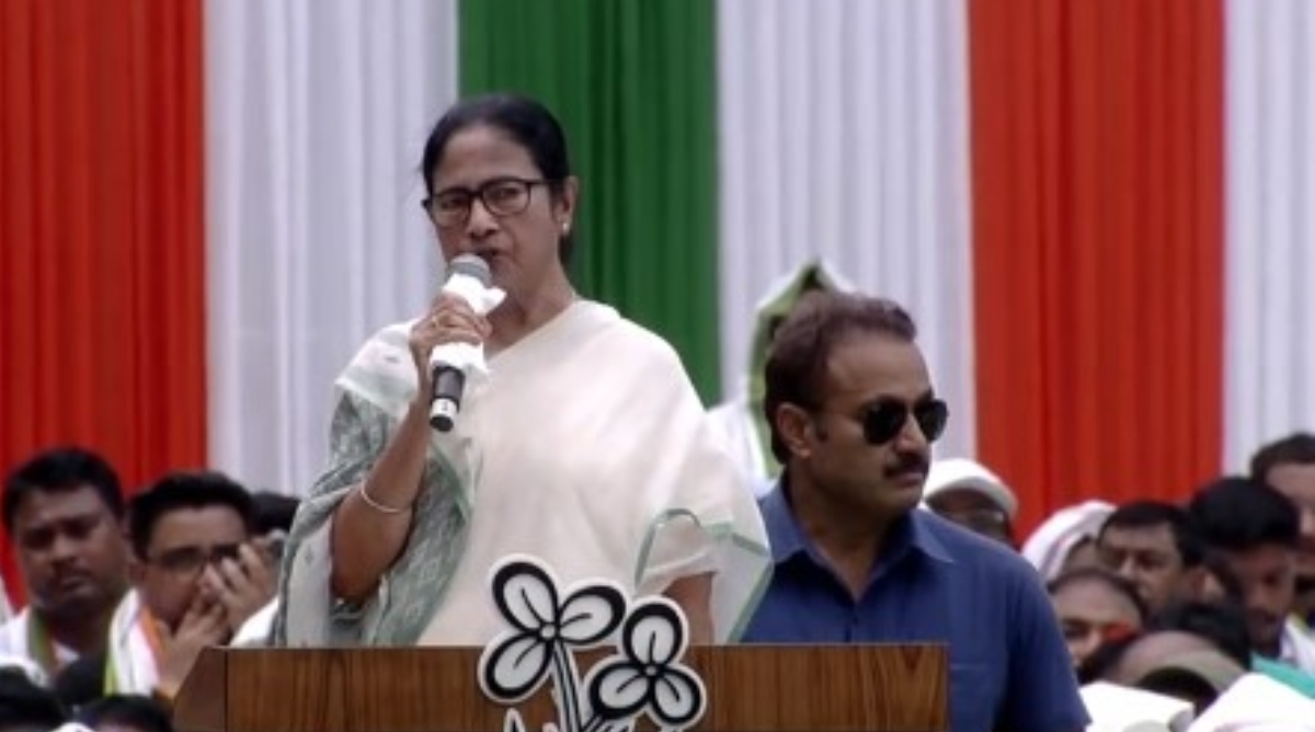 Photo of ‘मैं चाहती हूं कि बंगाल के साथ हिंदुस्तान के संबंध अच्छे हों…’, शहीद दिवस रैली में बोलीं ममता बनर्जी
