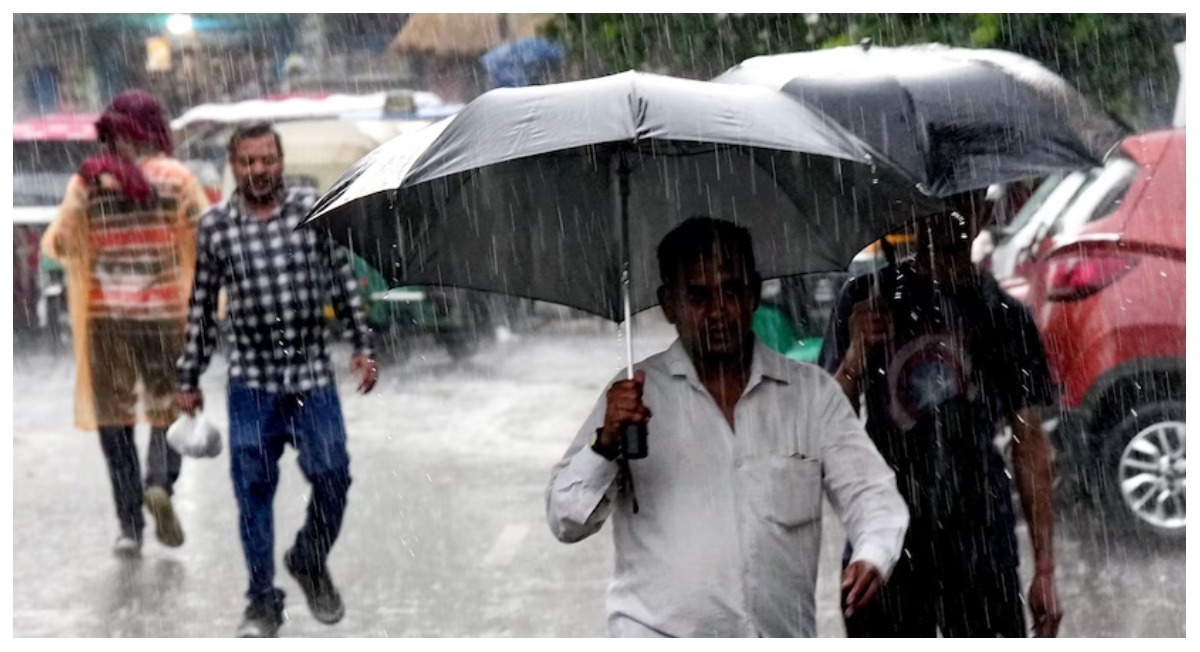 Photo of Monsoon Update: महाराष्ट्र में अगले 4 दिनों तक होगी झमाझम बारिश, जानें अन्य राज्यों का हाल