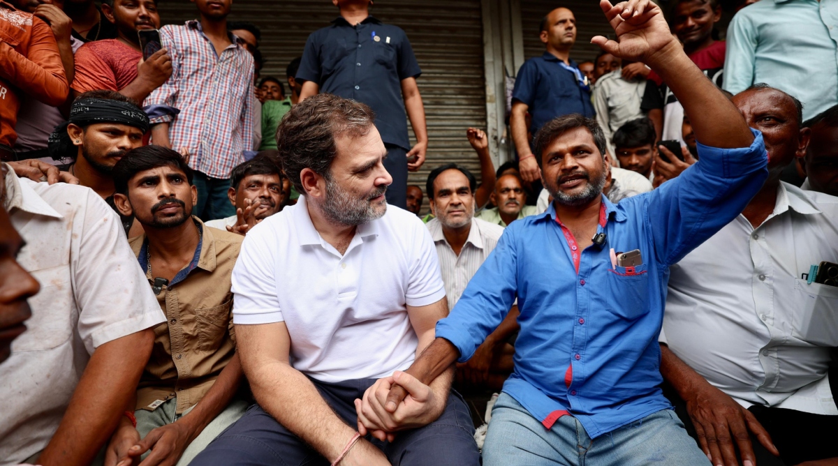 Photo of Delhi : GTB नगर पहुंचकर मजदूरों से मिले राहुल गांधी, पूछीं परेशानियां