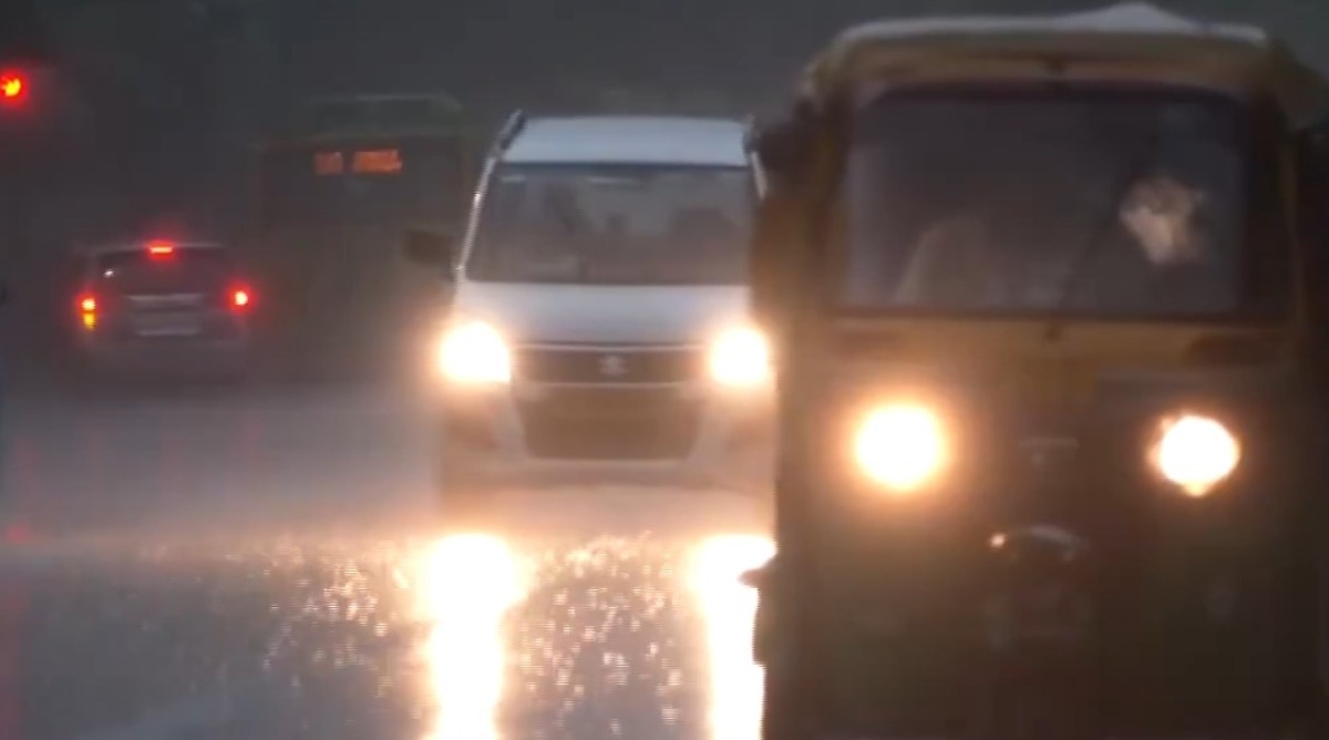 Photo of दिल्ली-एनसीआर में झमाझम बारिश से मौसम सुहाना, कई जगह सड़कों पर भरा पानी