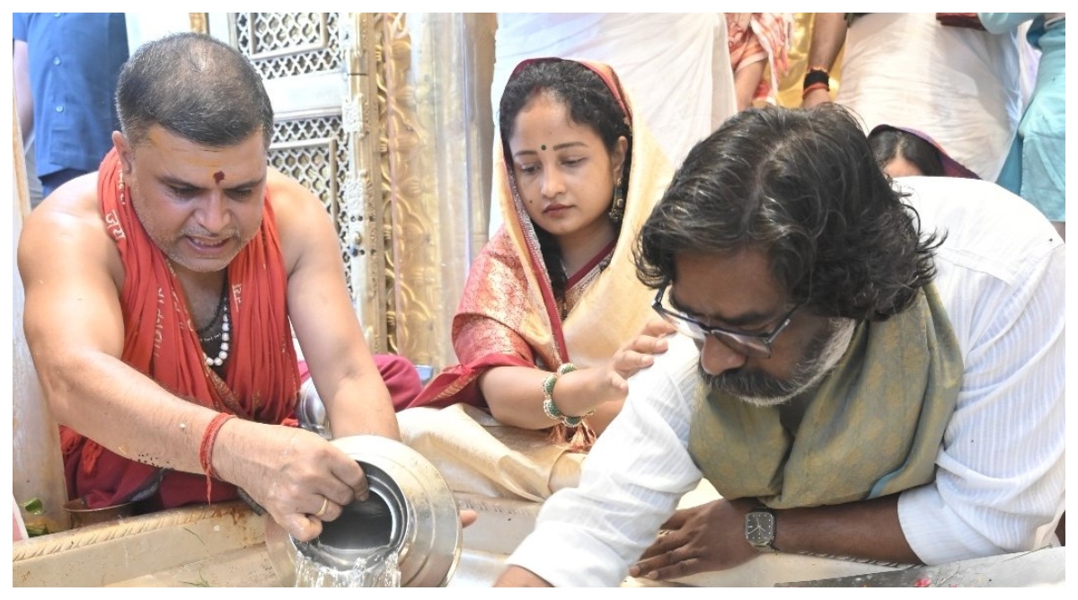 Photo of Varanasi: CM हेमंत सोरेन पहुंचे काशी, बाबा विश्वनाथ धाम में टेका मत्था