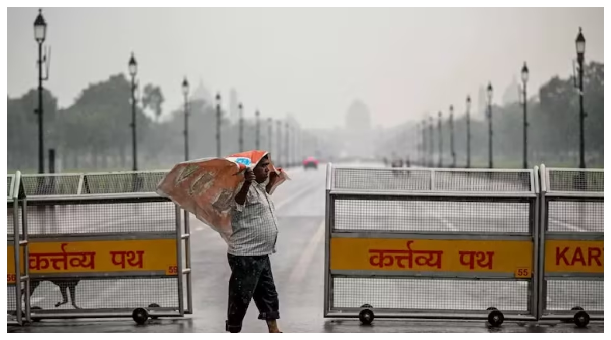 Photo of Weather Update: दिल्ली-NCR के कई इलाकों में हुई तेज बारिश, IMD ने इन राज्यों के लिए जारी की चेतावनी