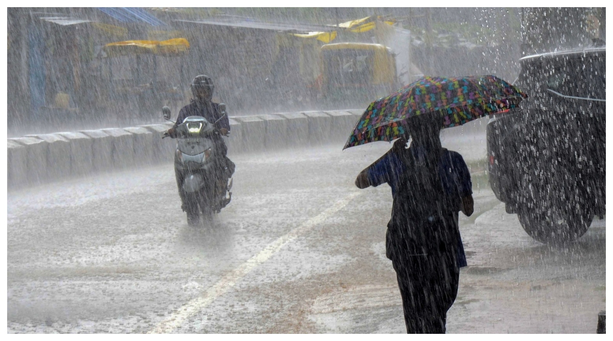Photo of Weather Update: राजधानी दिल्ली में बारिश को लेकर यलो अलर्ट, जानें अपने राज्य के मौसम का हाल
