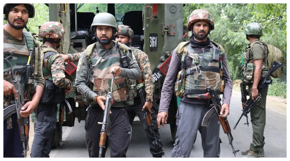 Photo of Kupwara : कुपवाड़ा में सुरक्षाबलों और आतंकियों के बीच मुठभेड़, 2 आतंकियों को किया ढेर,