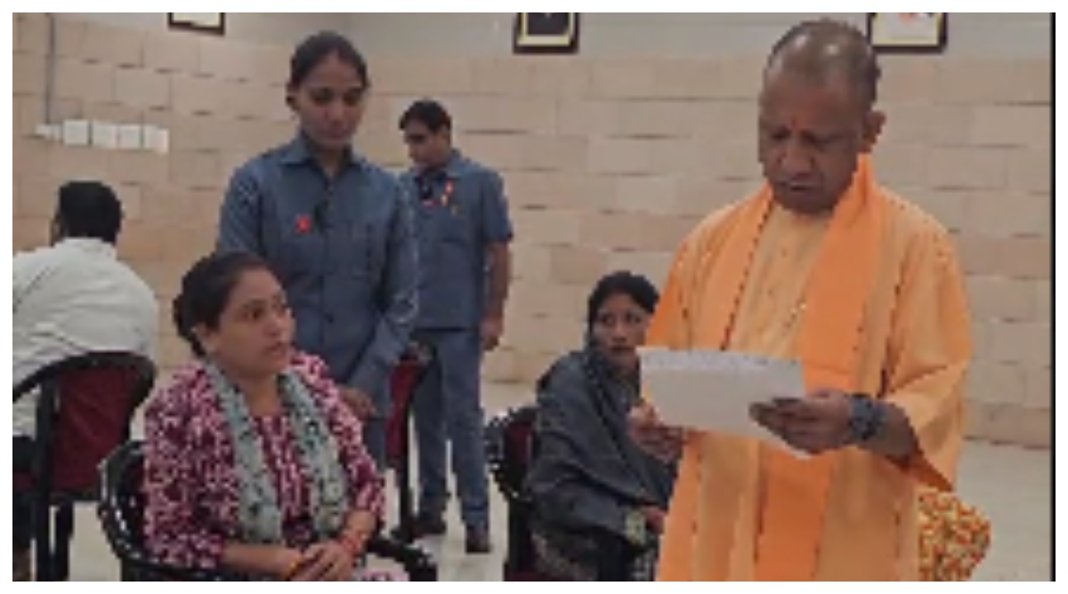 Photo of UP NEWS : सीएम योगी ने किए जनता दर्शन, लोगों की सुनी गुहार