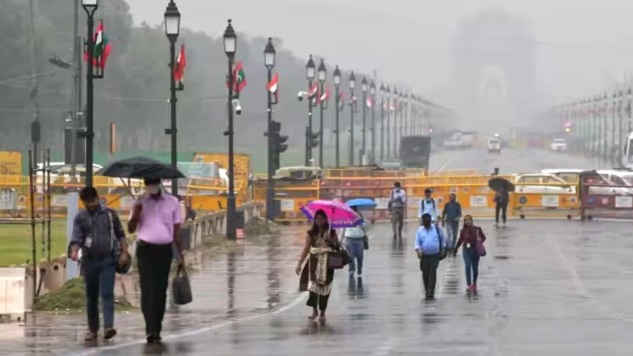 Photo of Weather Update : हो सकती है हल्की बारिश, जानें दिल्ली एनसीआर में कैसा रहेगा मौसम…