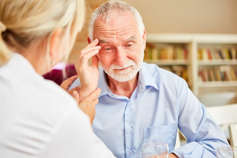Photo of Dementia : यदि अपकी याददाश्त हो रही है कमजोर तो हो सकती है दिक्कत, जाने इसके कारण
