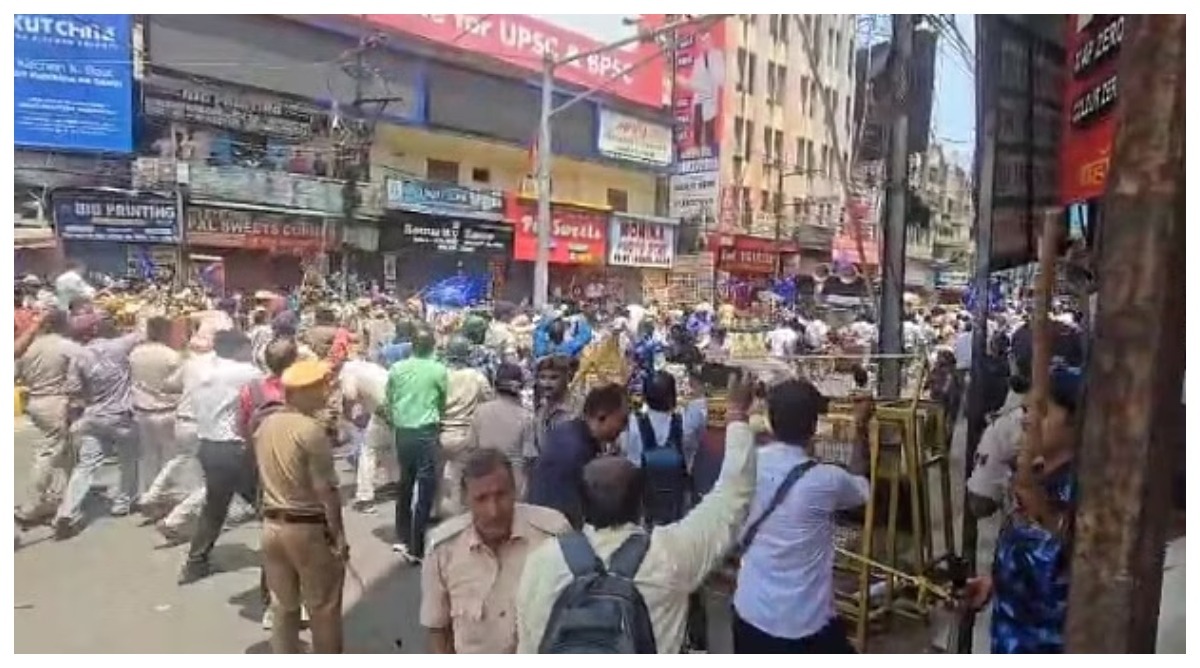 Photo of Bharat Band: पटना में भारत बंद के दौरान बवाल,  पुलिस ने प्रदर्शनकारियों पर किया लाठीचार्ज