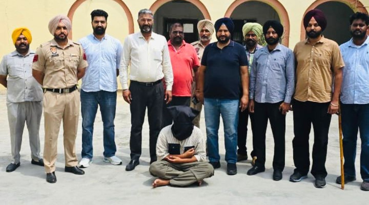 Photo of पंजाब पुलिस ने 77 किलोग्राम हेरोइन बरामदगी मामले में एक प्रमुख तस्कर को किया गिरफ्तार