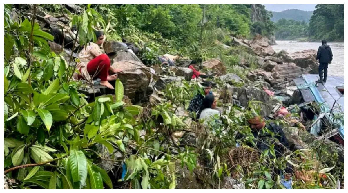 Photo of Nepal Bus Accident : नेपाल में हुआ बड़ा हादसा, यात्रियों से भरी बस नदी में गिरी, 40 लोग थे सवार