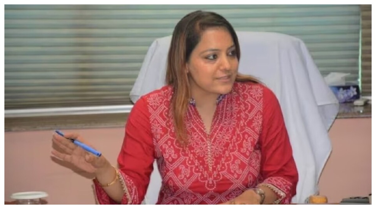 Photo of Delhi : दिल्ली की मेयर डॉ. शैली ओबरॉय ने सड़कों पर कचरे के जमाव की स्थिति पर MCD कमिश्नर को लगाई फटकार