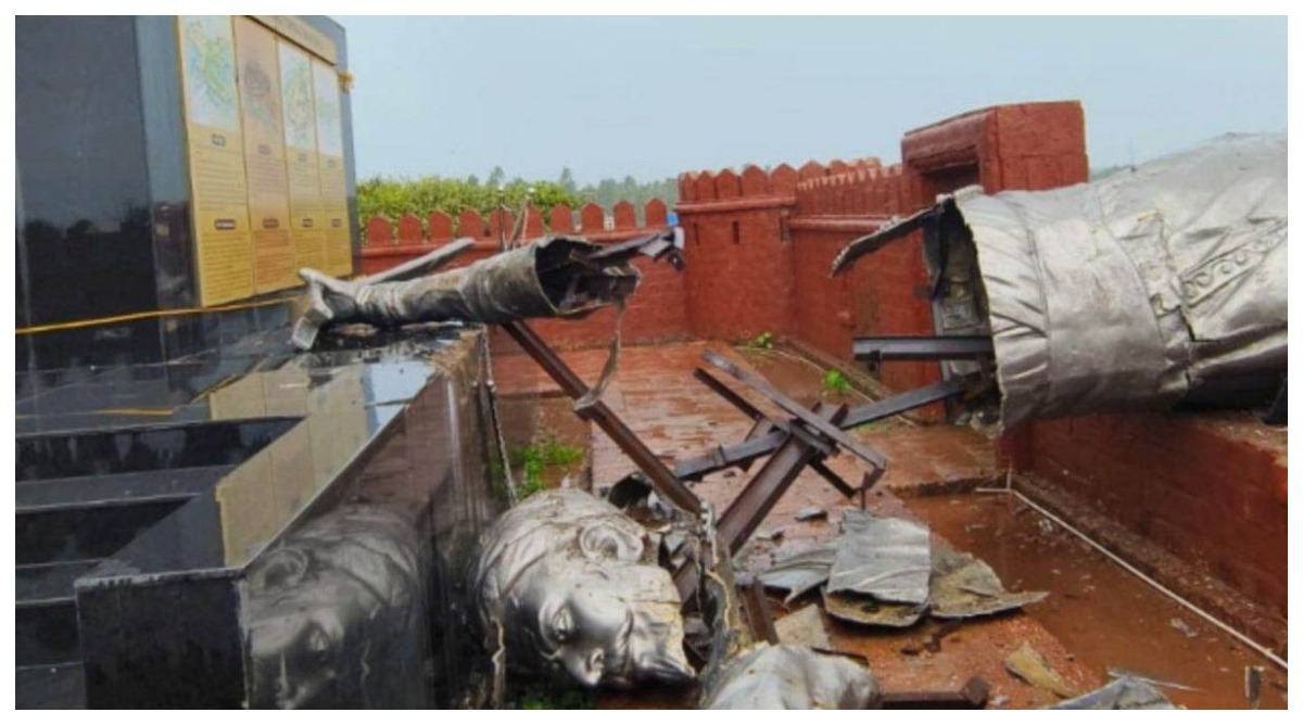 Photo of Maharastra: सिंधुदुर्ग में छत्रपति शिवाजी महाराज की 35 फीट ऊंची प्रतिमा ढही, 8 महीने पहले PM मोदी ने किया था अनावरण