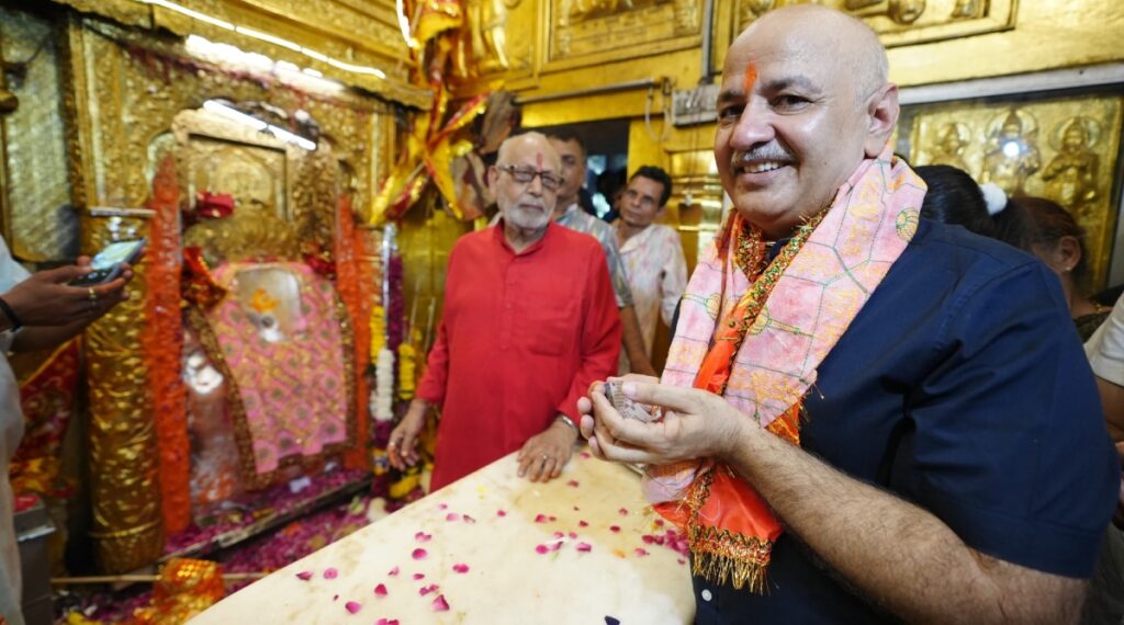 Manish Sisodia in Hanuman ji temple