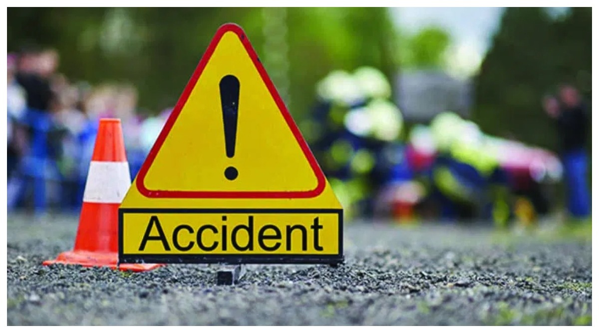 Photo of Etawah Accident: आगरा-कानपुर हाईवे पर भीषण सड़क हादसा, खड़े ट्रक में घुसी बेकाबू कार, 4 की मौत