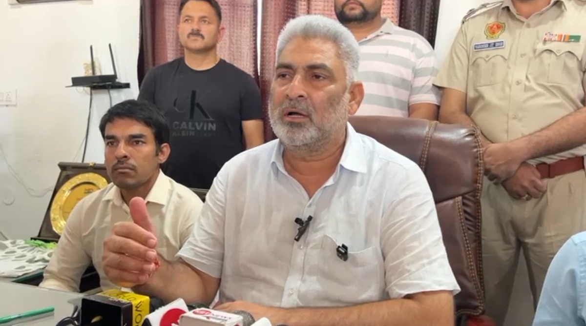 Photo of रेशम  कीट पालन के पायलट प्रोजेक्ट में पंजाब सरकार को मिली सफलता, किसानों को मिला लाभ