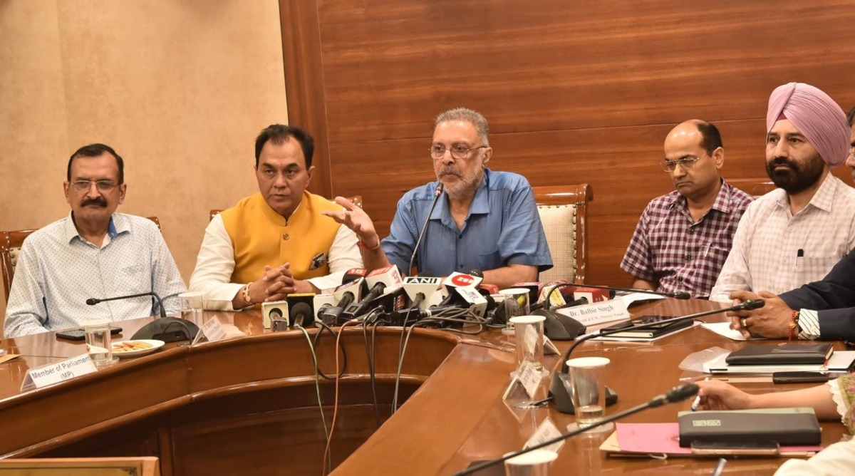 Photo of पंजाब के स्वास्थ्य मंत्री ने कोलकाता पीड़ित के माता-पिता के लिए 10 करोड़ रुपये के एक्स-ग्रेशिया, न्याय की मांग की