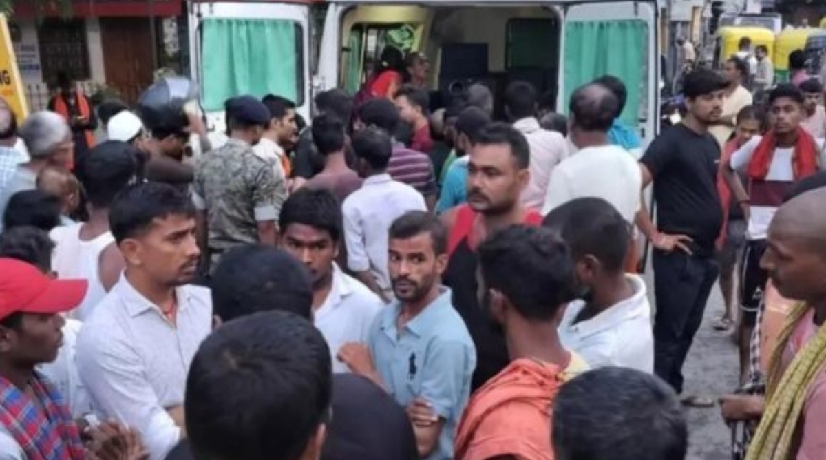 Photo of Bihar : दुकानदारों और श्रद्धालुओं के बीच हाथापाई के कारण मची थी मंदिर में भगदड़