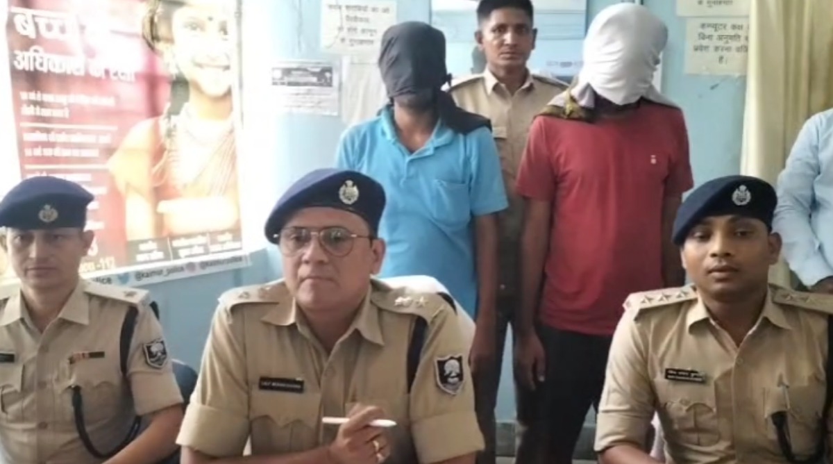 Photo of कैमूर पुलिस ने सिपाही भर्ती परीक्षा में धांधली के आरोप में दो लोगों को दबोचा, 50 एडमिट कार्ड बरामद