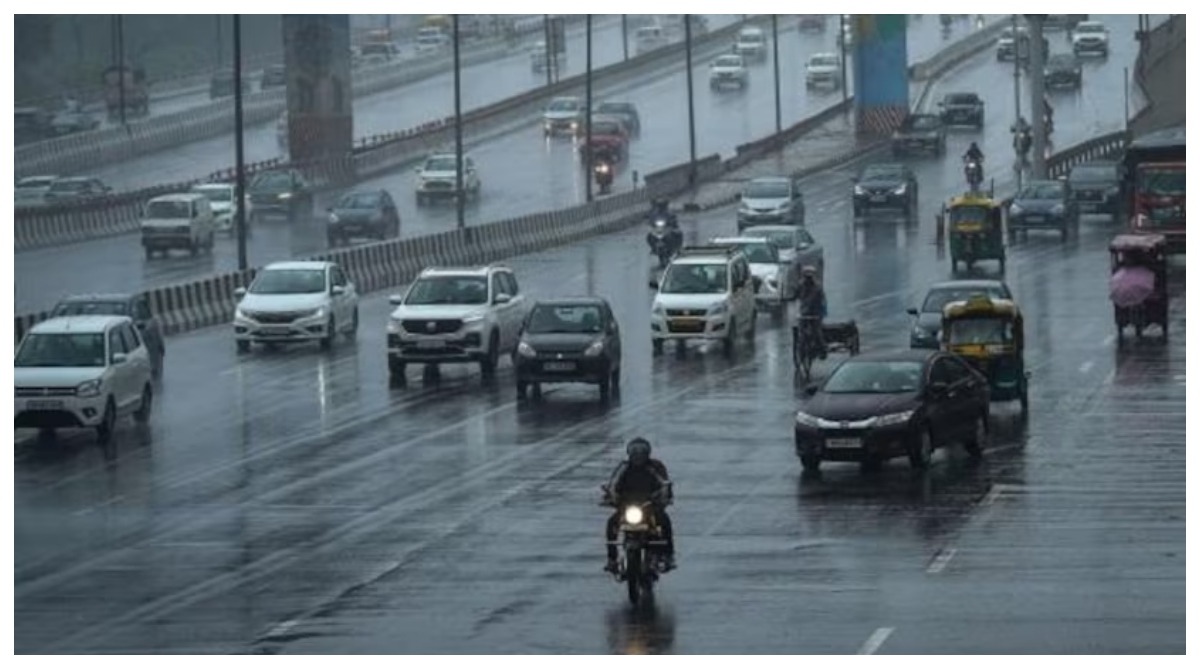 Photo of Weather Update: दिल्ली-NCR में आज दोपहर हुई बारिश के बाद कहीं उमस तो कहीं मौसम सुहावना