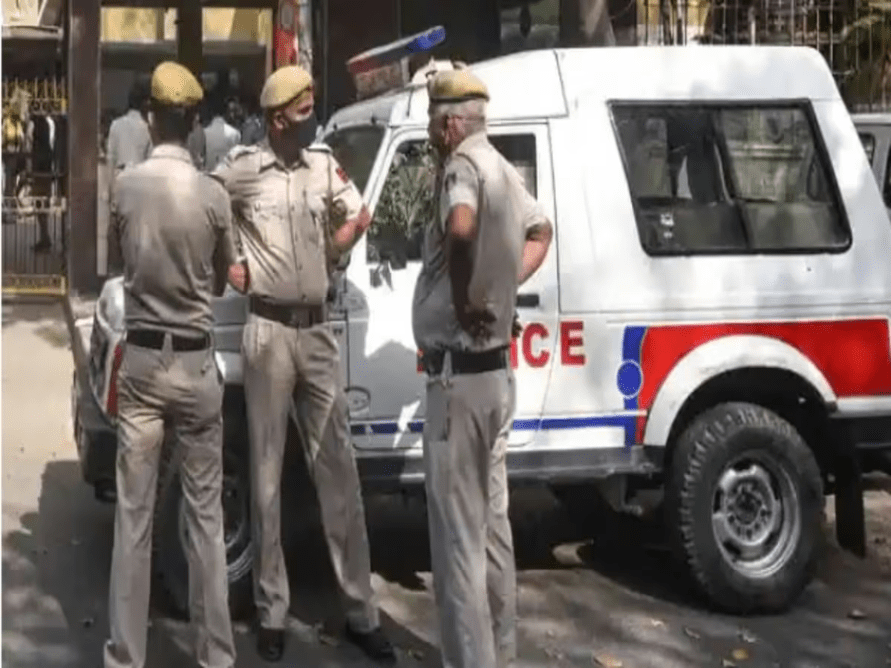 Photo of Delhi Police: दबोचे गए अलकायदा के 14 आतंकी , तीन राज्यों में दिल्ली पुलिस की ताबड़तोड़ कार्रवाई