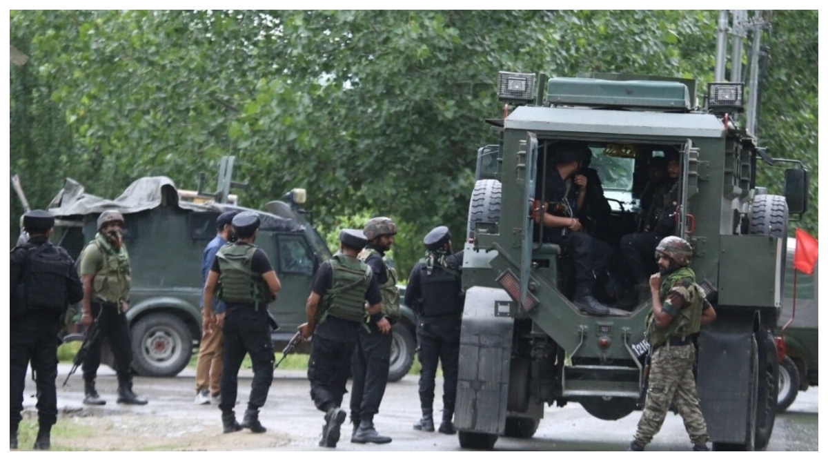 Photo of Doda Encounter : डोडा में सुरक्षाबलों और आतंकियों के बीच मुठभेड़, चार आतंकियों के मारे जाने की खबर, एक कैप्टन शहीद