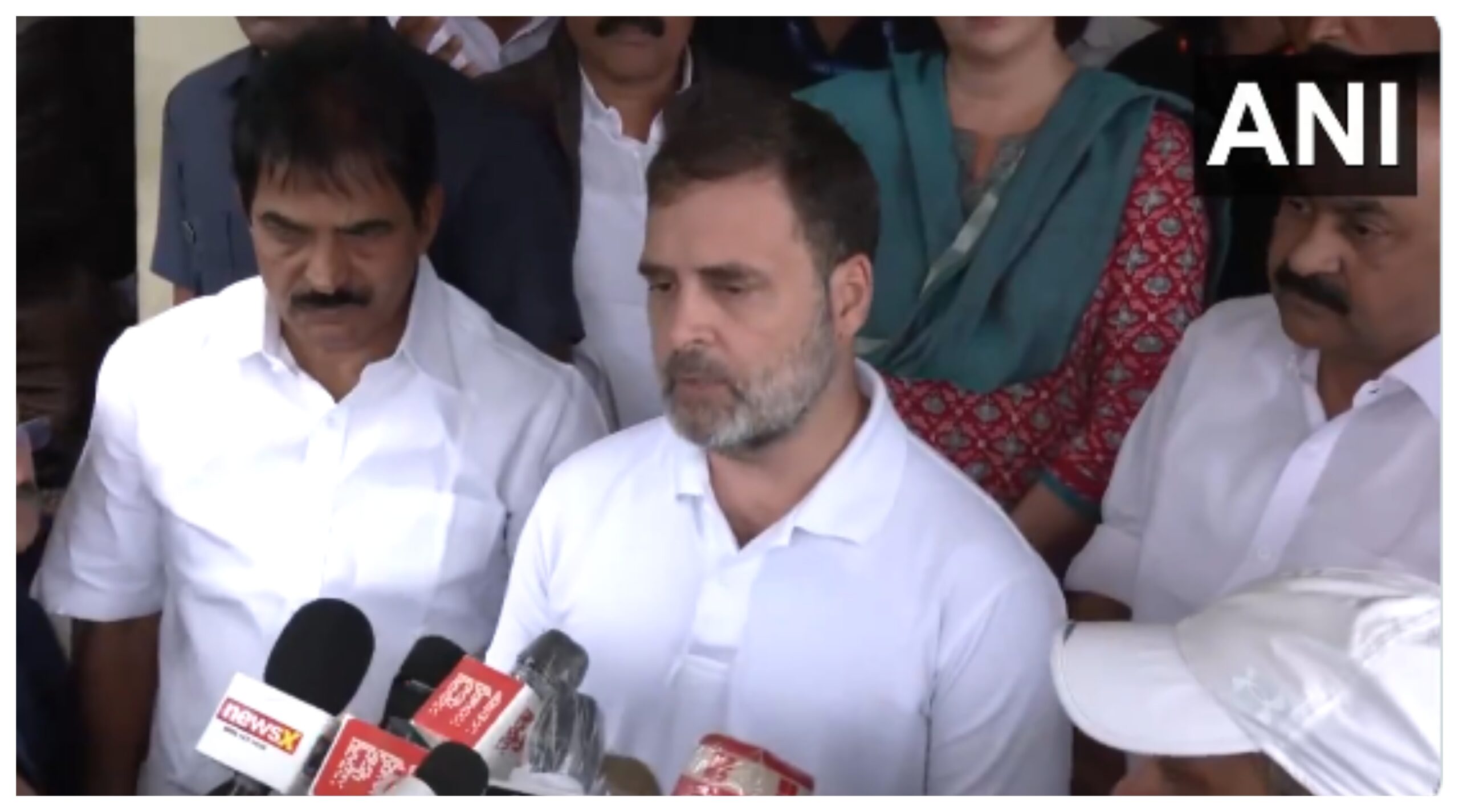 Photo of Rahul Gandhi : भूस्खलन पीड़ितों से मिलने के बाद बोले राहुल गांधी, ‘कांग्रेस वायनाड में 100 से अधिक घर बनाएगी’