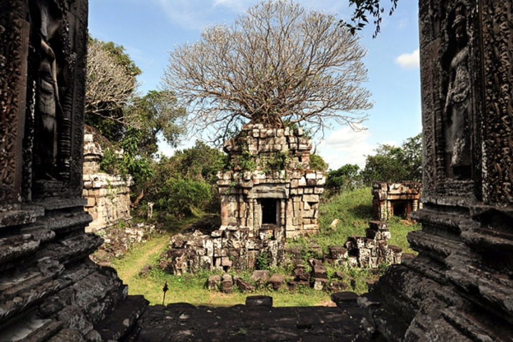 Photo of Cambodia : नोम बोक हिंदू मंदिर जो कि समर्पित है हिंदू देवताओं की त्रिमूर्तियों को, जानें किसने बनवाए यह मंदिर?