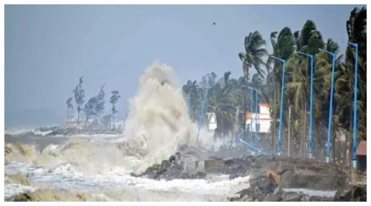 Photo of Cyclone Asna : भारी बारिश के बाद गुजरात में मंडराया चक्रवात का खतरा, NDRF अलर्ट