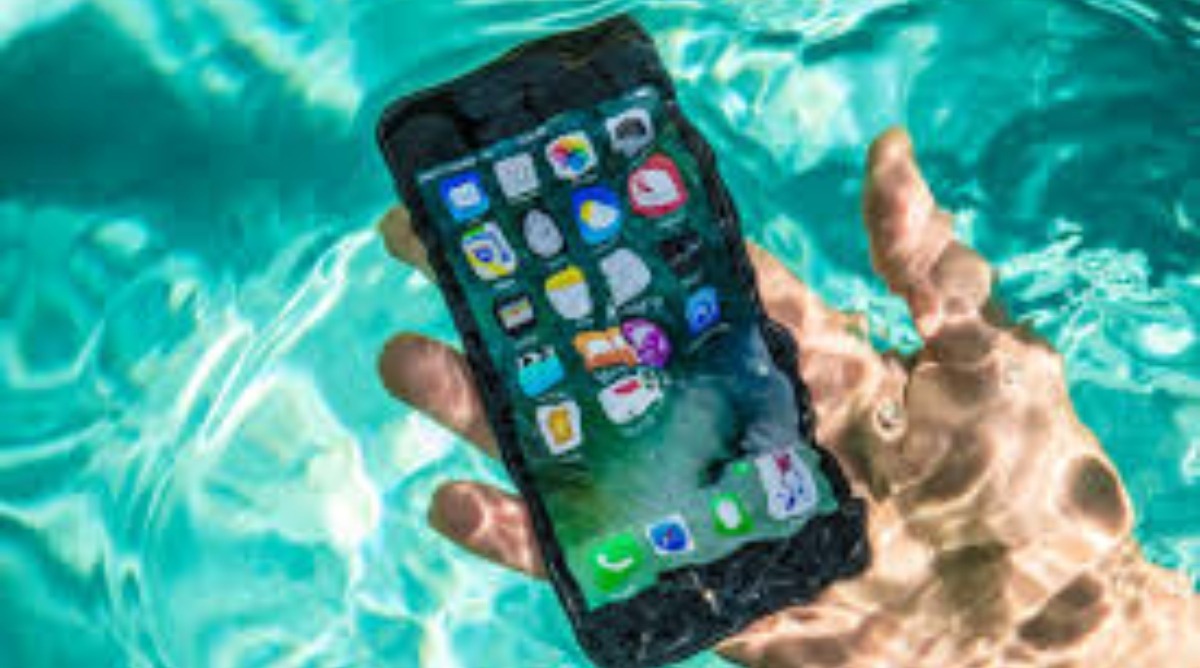 Photo of Smartphone के पानी में गिरने से अब नहीं लगेगा डर
