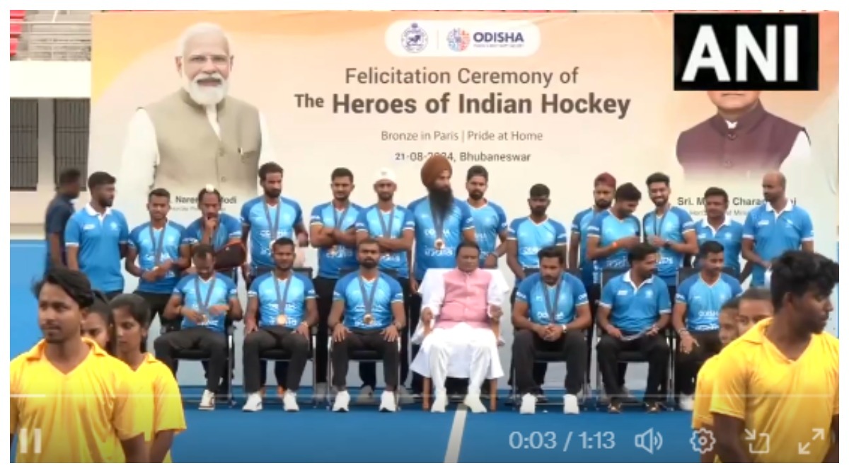 Photo of Odisha : ओडिशा के सीएम मोहन चरण माझी ने हॉकी टीम से की मुलाकात, भुवनेश्वर में हुआ जबरदस्त स्वागत