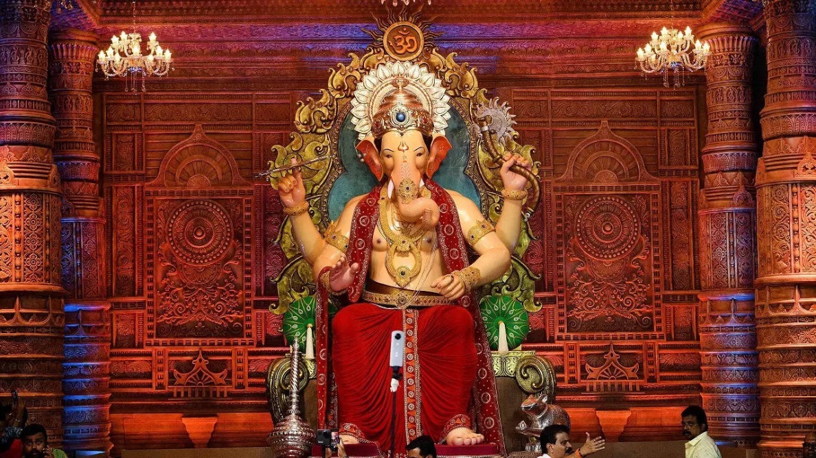 Photo of Lalbaugcha Raja : जानें क्या है इस साल की गणेश चतुर्थी का आकर्षण केंन्द्र