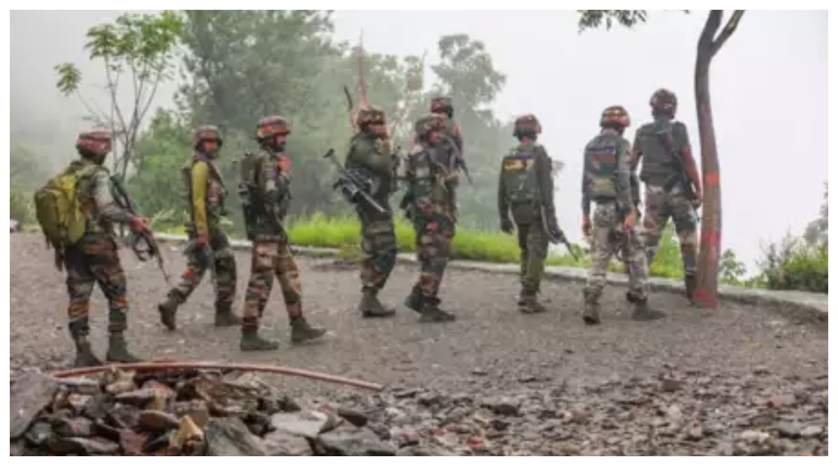 Photo of Jammu – Kashmir : जम्मू – कश्मीर में आतंकियों ने सुंजवां आर्मी बेस पर की फायरिंग, एक जवान घायल