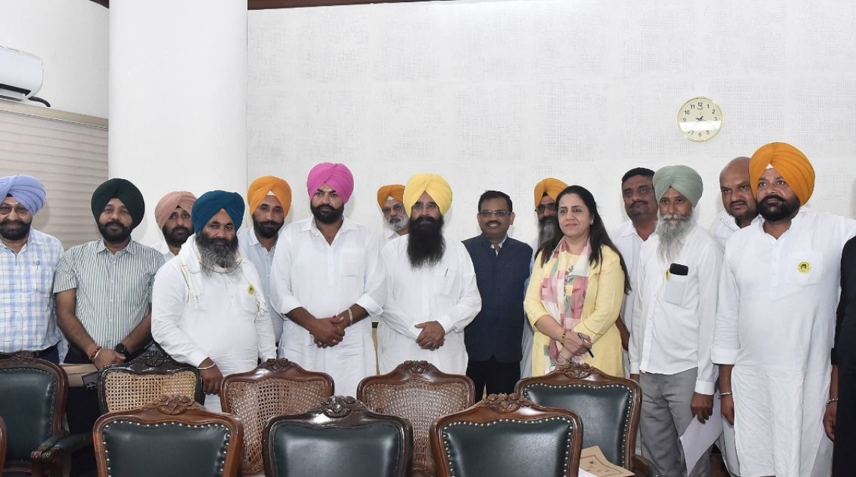 Photo of किसानों को खाद के साथ अन्य उत्पाद बेचने वालों के खिलाफ कार्रवाई के लिए चार टीमें गठित : गुरमीत सिंह खुड्डियां
