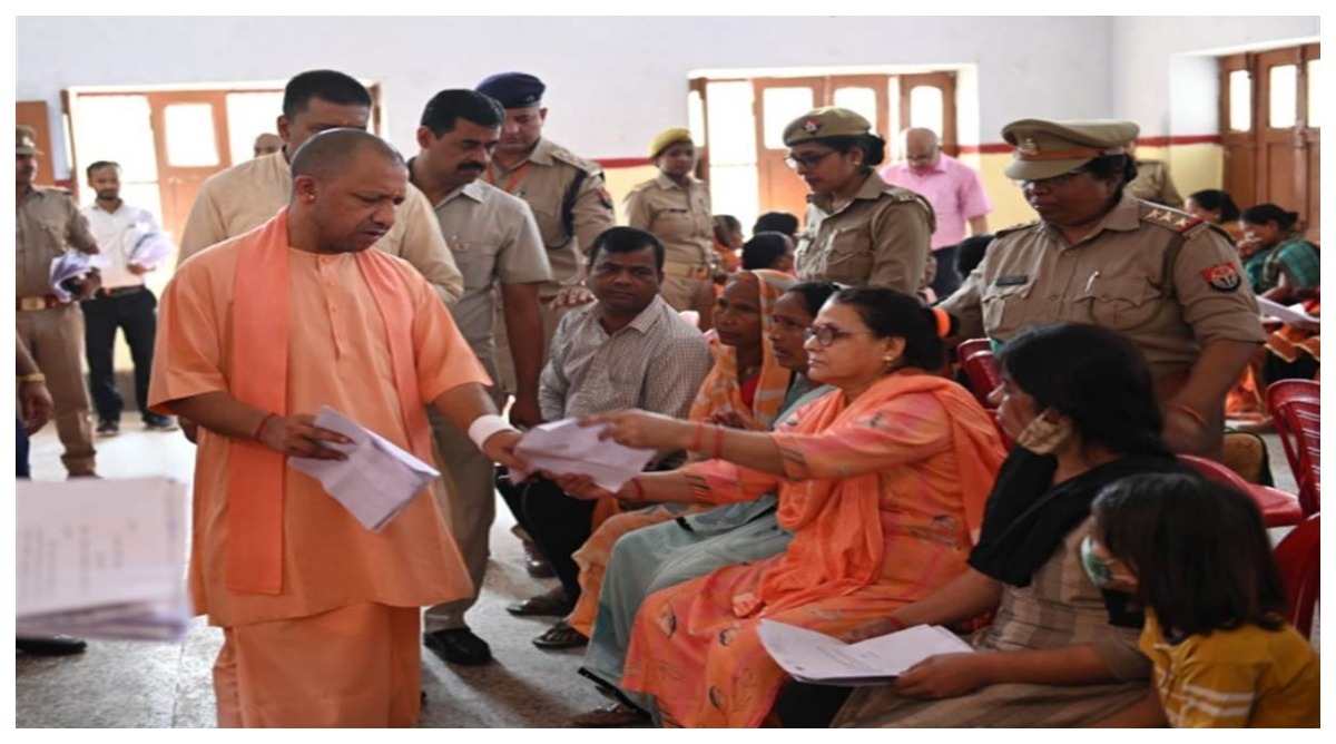 Photo of UP NEWS : सीएम योगी ने जनता दर्शन में लोगों की सुनीं समस्याएं, अधिकारियों को दिए निर्देश