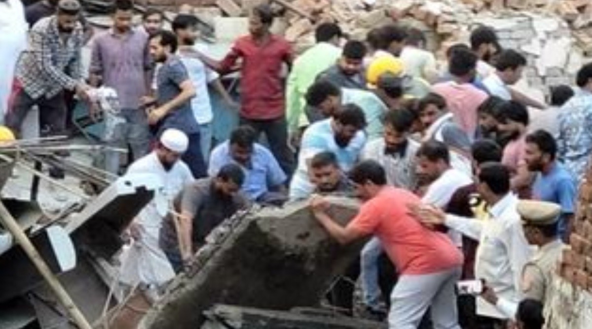 Photo of मेरठ :  बारिश के कारण ढह गया मकान, चार को सुरक्षित निकाला, अन्य लोगों के दबे होने की आशंका