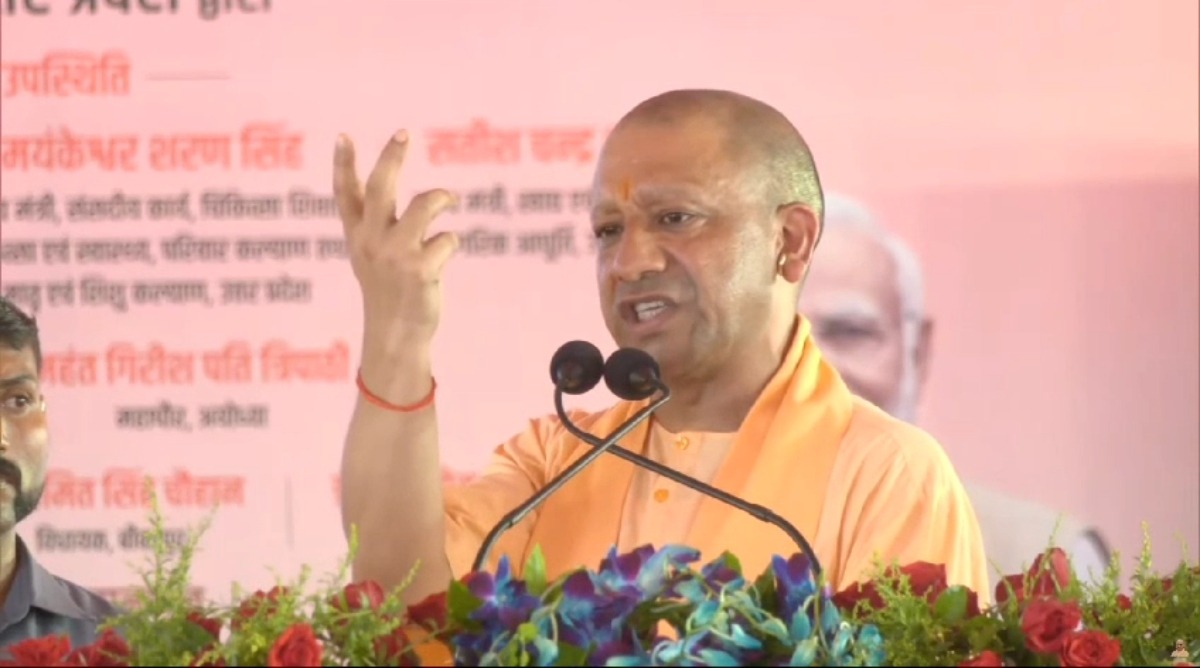 Photo of माफिया सरकार चलाते थे, बबुआ 12 बजे तक सोता था : CM योगी