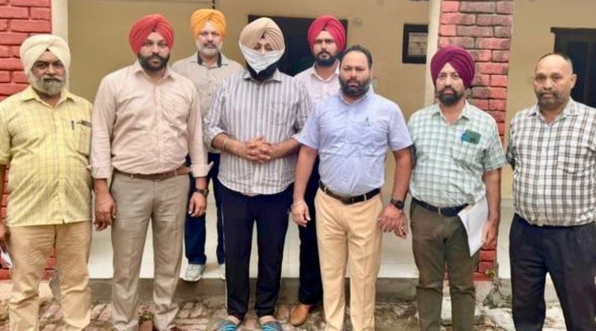 Photo of Punjab : 50,000 रुपये रिश्वत लेते रंगे हाथ पकड़ा गया सहायक टाउन प्लानर