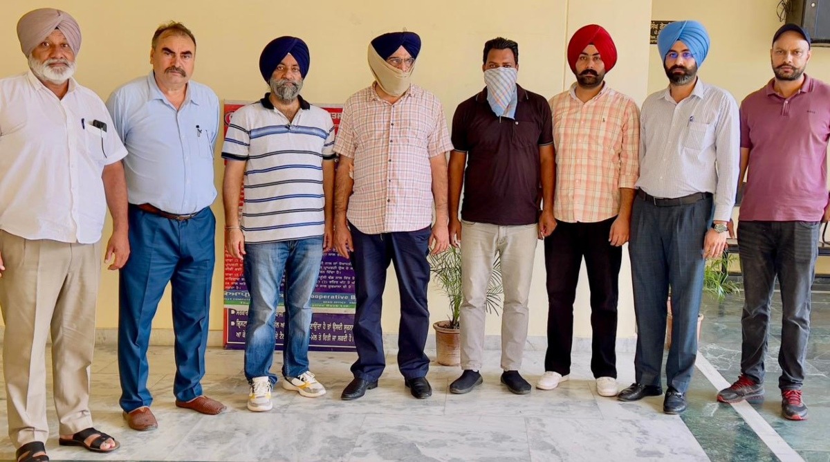 Photo of Punjab : विजिलेंस ब्यूरो ने 50,000 रुपये रिश्वत लेते तहसीलदार और ड्राइवर को किया गिरफ्तार