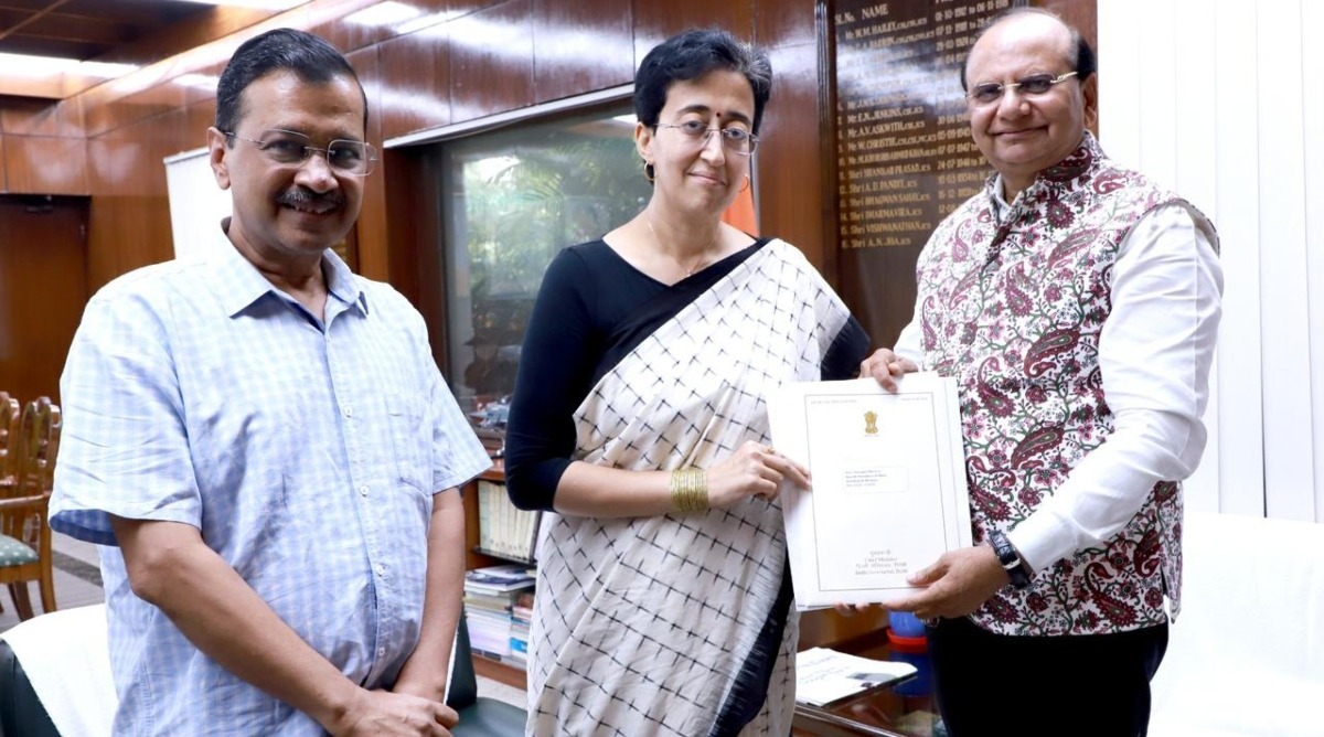 Photo of Delhi : उपराज्यपाल से मिलकर आतिशी ने सरकार बनाने का दावा किया पेश